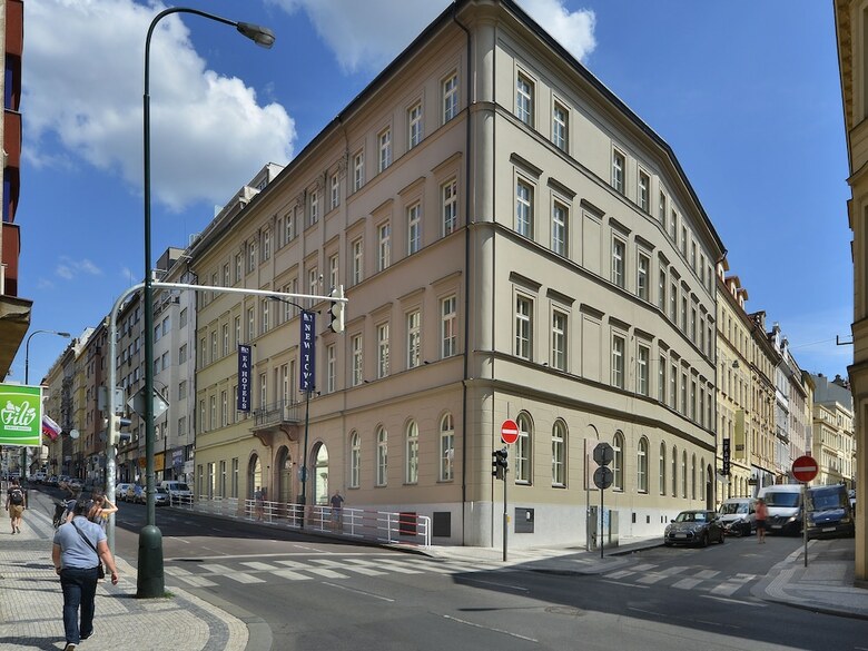 Ea Hotel New Town