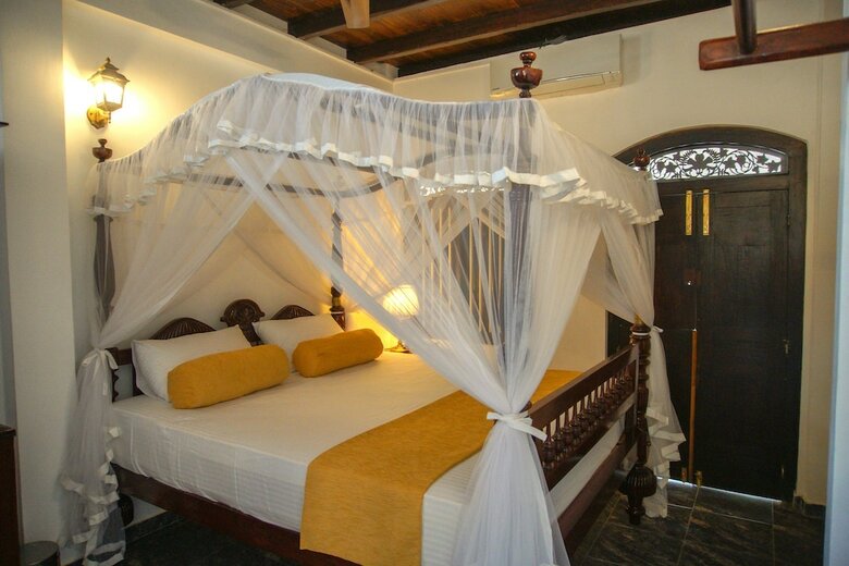 Hotel Dutch Wall