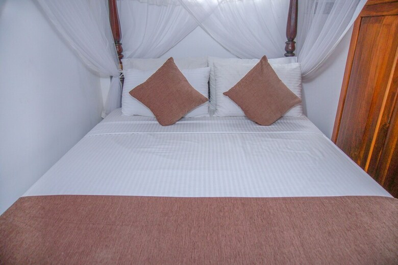 Hotel Dutch Wall