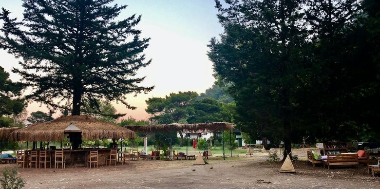 Hostal Camp Meeting Point
