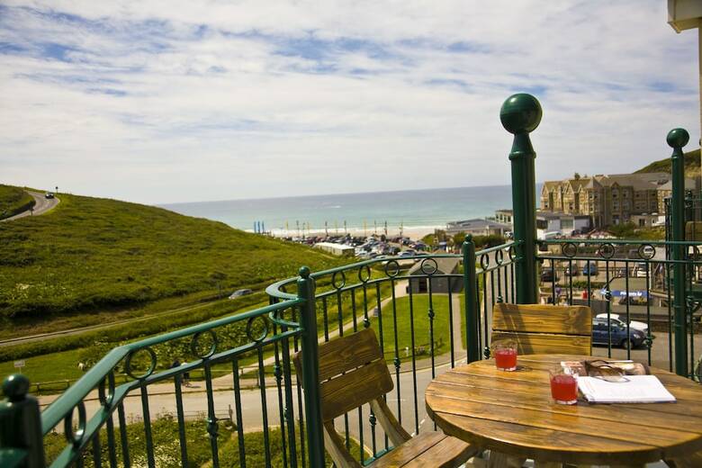 Beachcombers Apartments