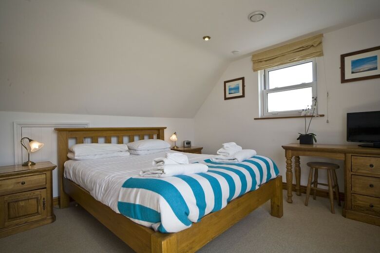 Beachcombers Apartments
