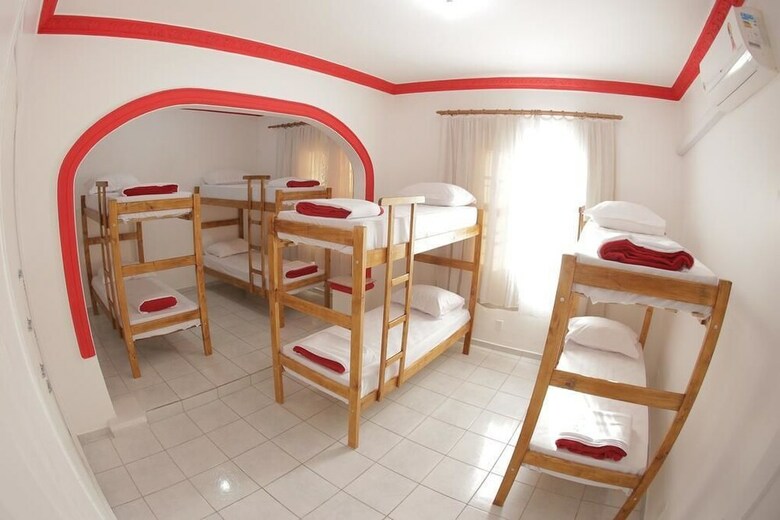 Hostal Pousada E Hostel Aqui