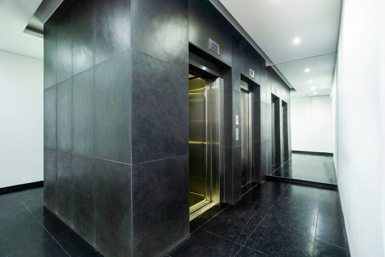Spacious Apartment In Residential Campolide