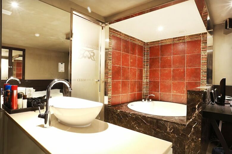 Cello Hotel