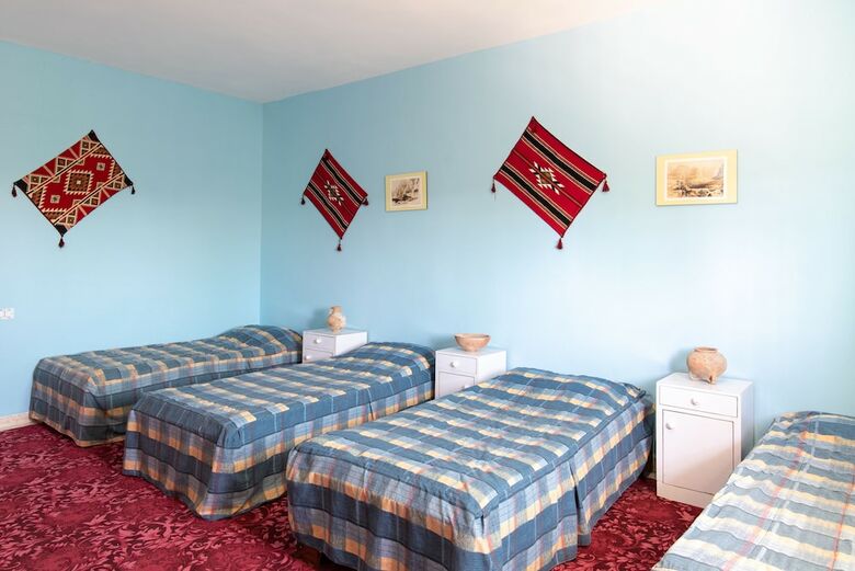 Hostal Bedouin Pink Ecohouse