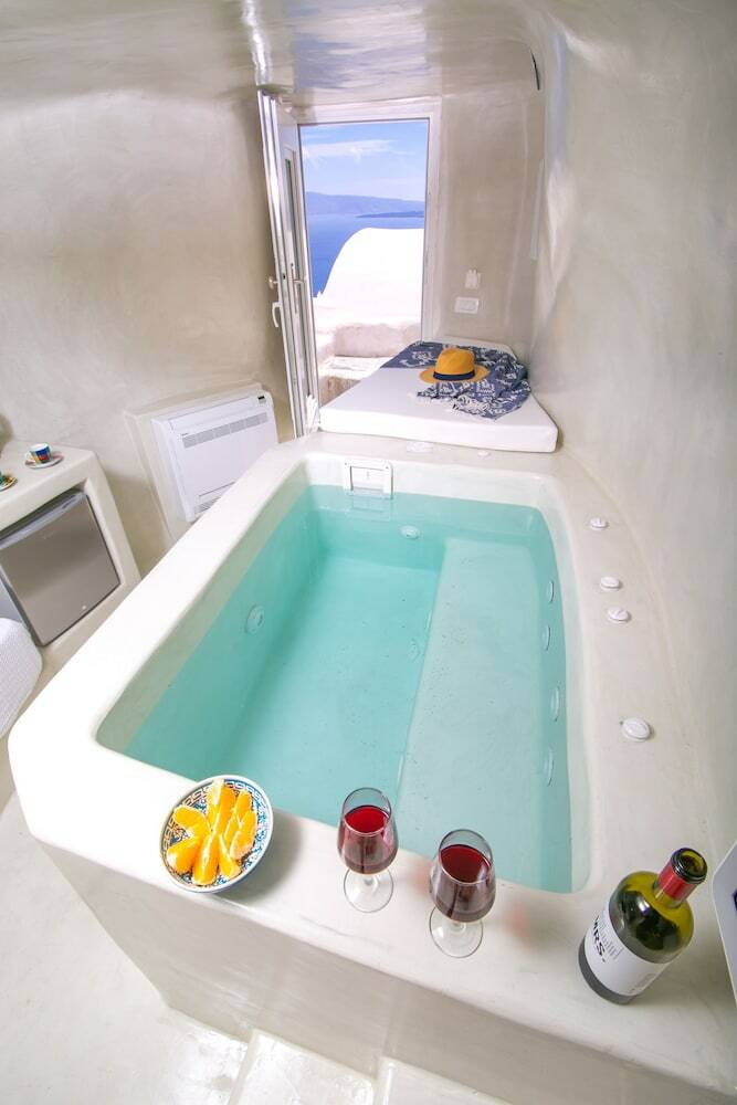 Hotel White Cave House