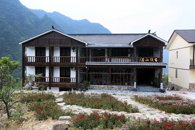 Hotel Tree House