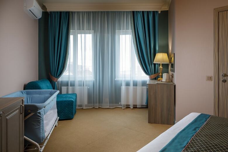 Hotel Biography