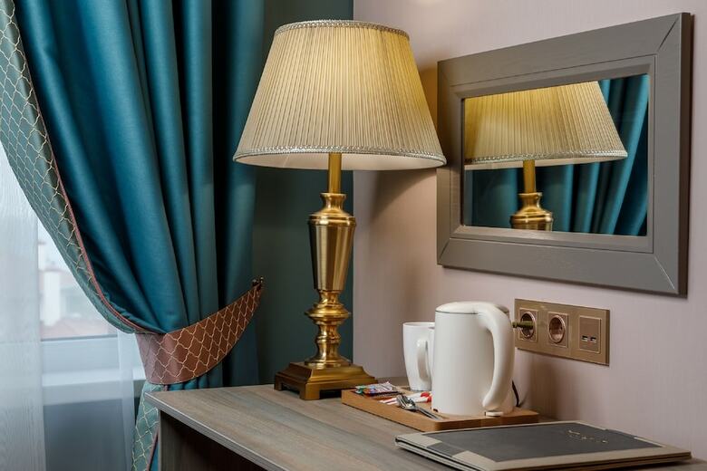 Hotel Biography