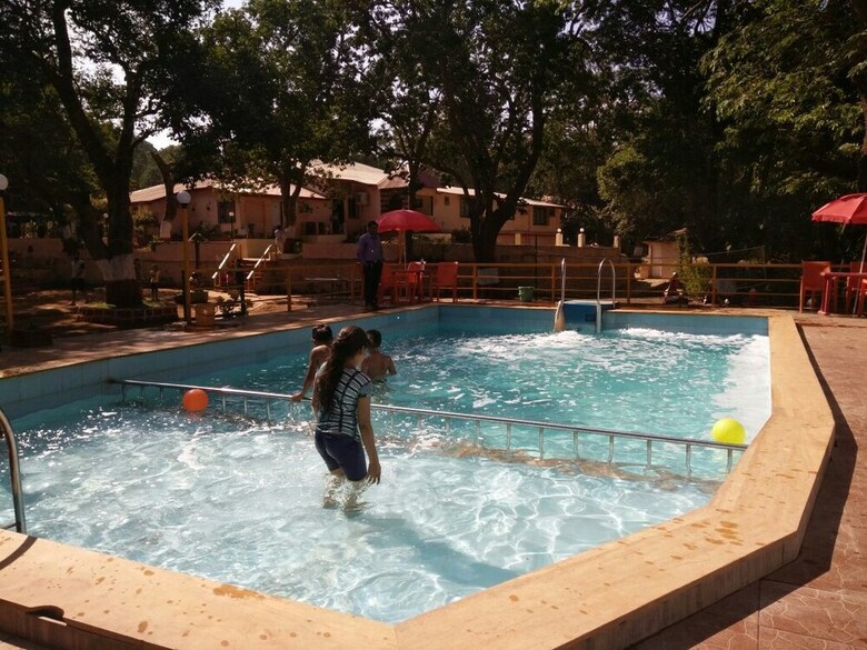 Hotel Redwood Resort Matheran