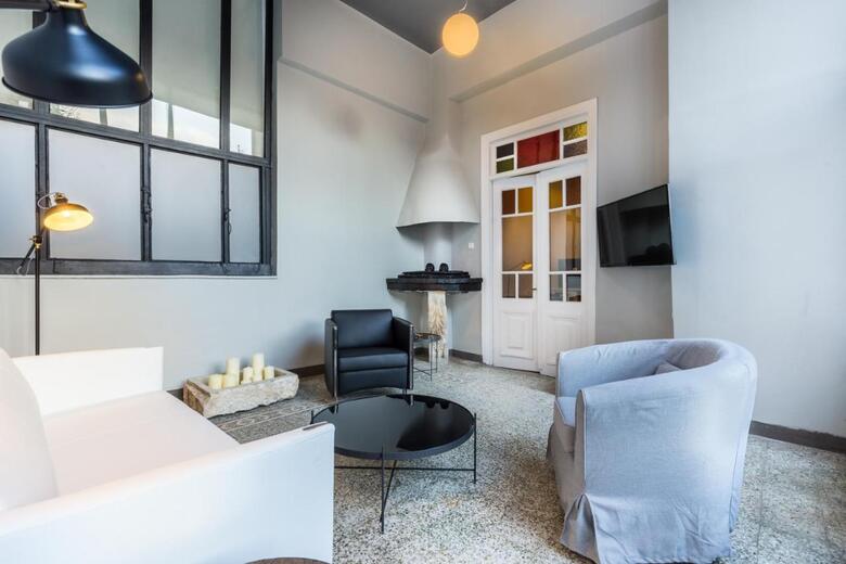 Soho Apartments