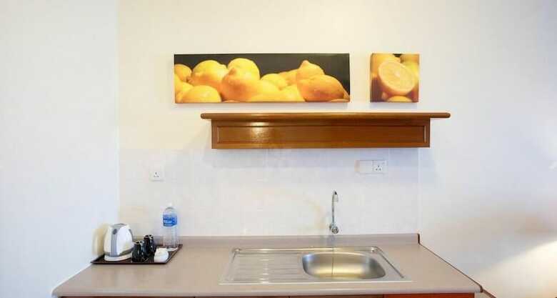 Hotel Expat's Nook Beach Resort
