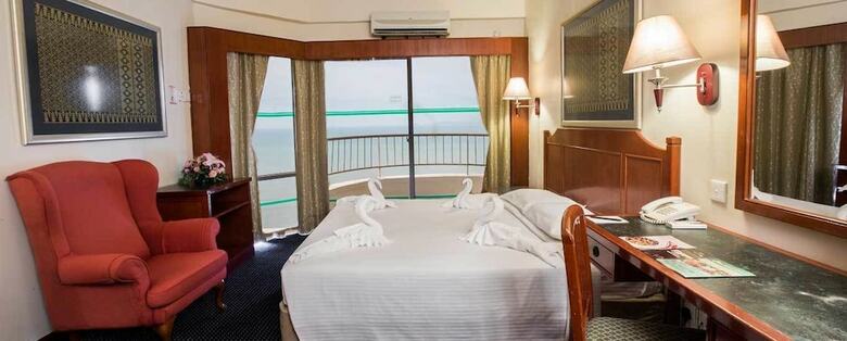 Hotel Expat's Nook Beach Resort