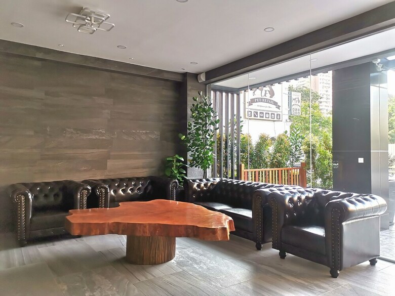 Frame Hotel