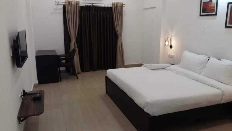Hotel Yash Regency