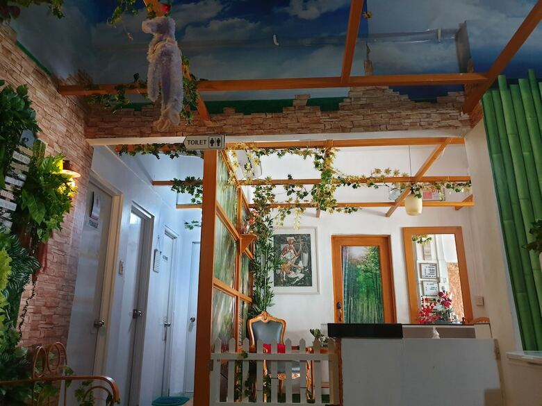 Gardenpod Hostel + Caf�