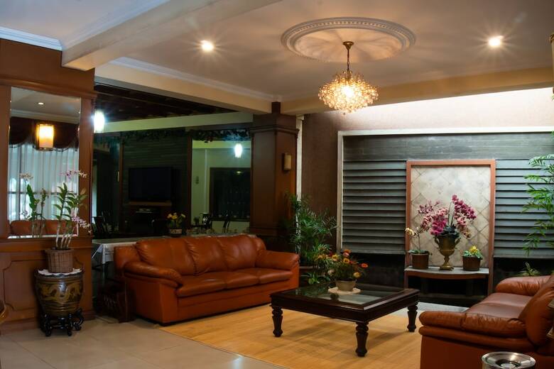 Hostal Oyo 701 Ardellia Hotel