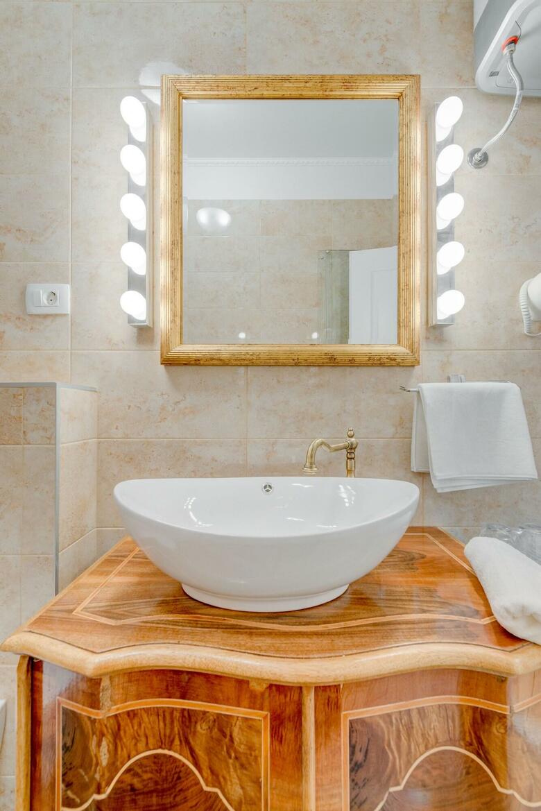 Hotel Le Monde Luxury Accommodation