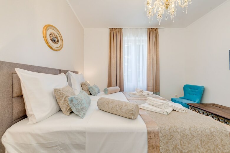 Hotel Le Monde Luxury Accommodation