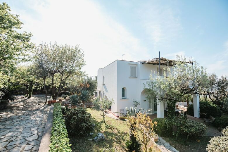 Panoramic Villa Near Blue Grotto