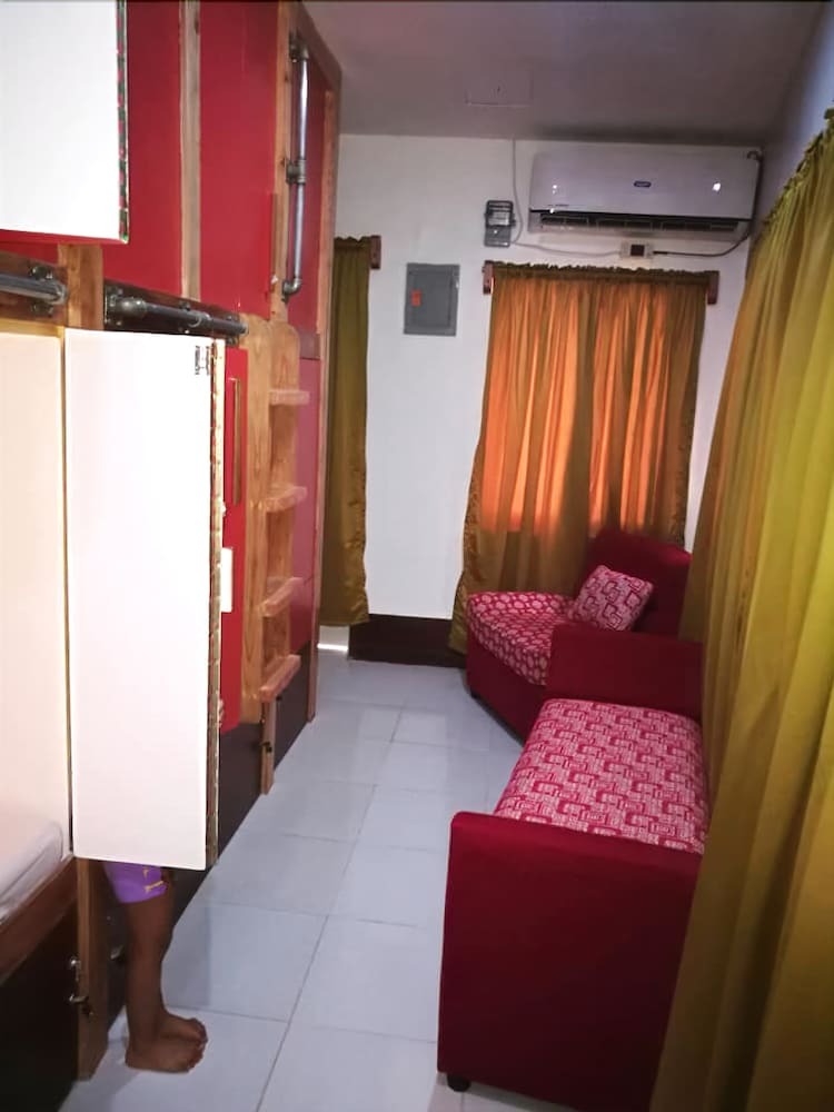 Hostal 8th Street Hostel
