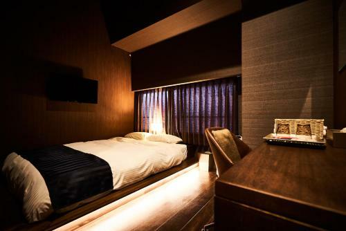 Hostal &and Hostel Hommachi East