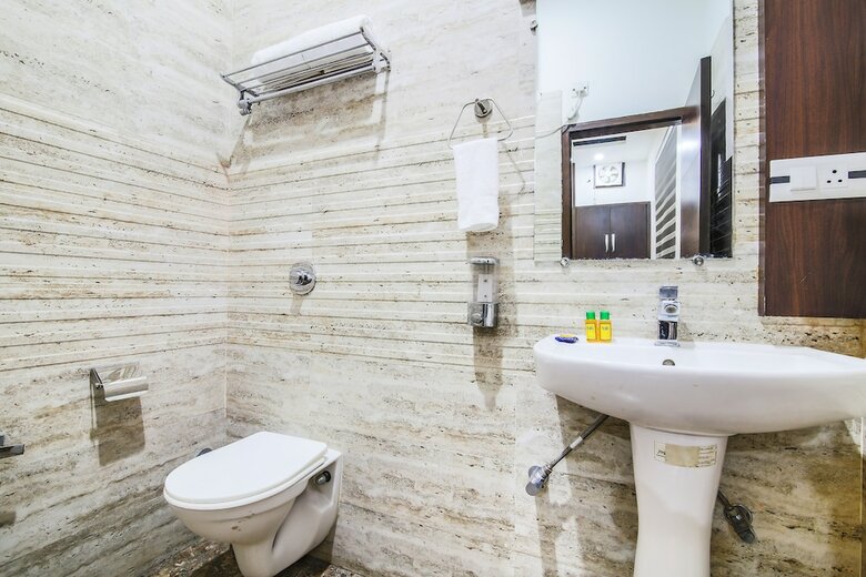 Fabhotel Aman Residency