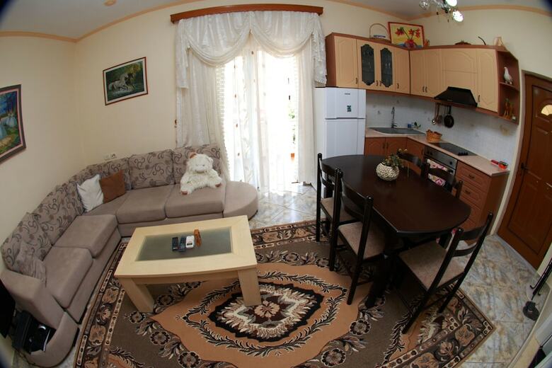 Maksi Apartments