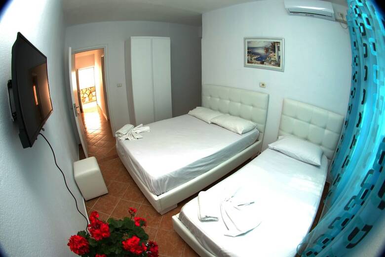 Maksi Apartments
