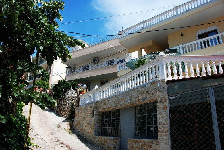 Maksi Apartments