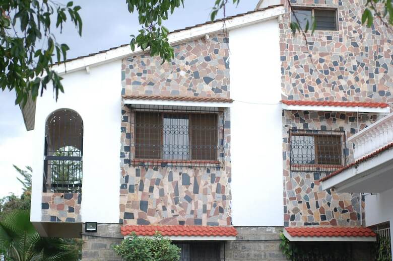 Hotel Tisa Suites & Lounge