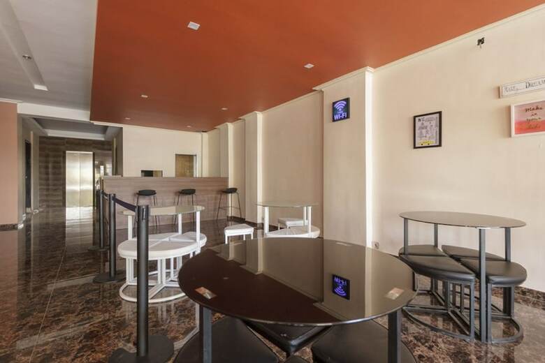 Hotel Reddoorz Plus @ Boulevard Panakkukang