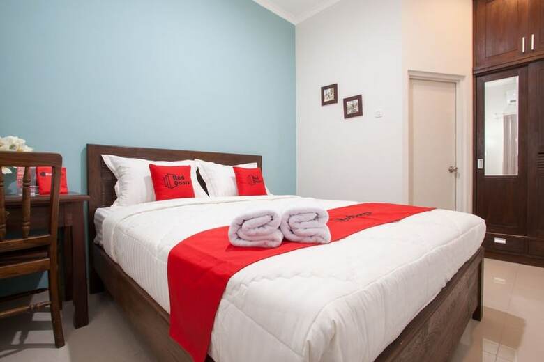 Hotel Reddoorz @ Wiyung 3