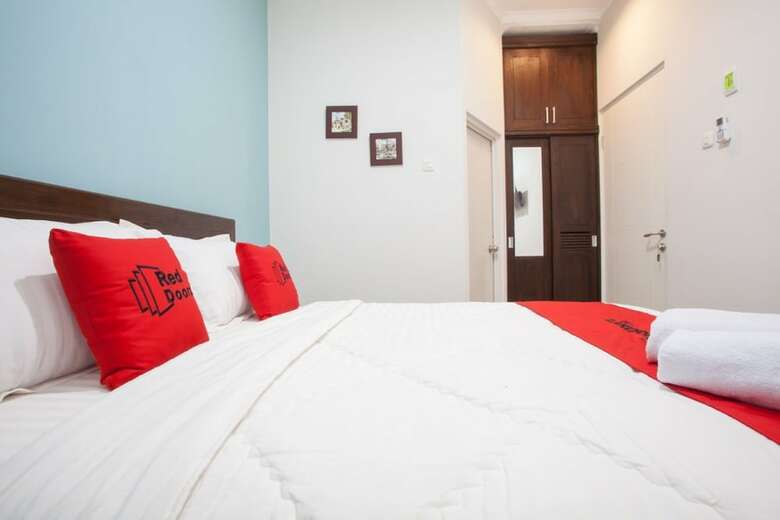 Hotel Reddoorz @ Wiyung 3
