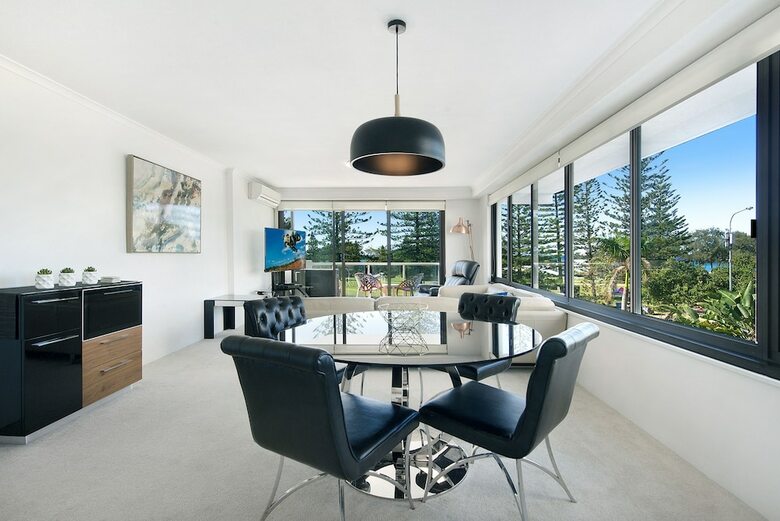 2 Bedroom Apartment Located In Central Broadbeach