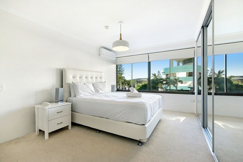 2 Bedroom Apartment Located In Central Broadbeach