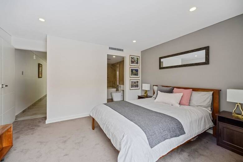 Luxurious New House Hidden Near Central Cbd