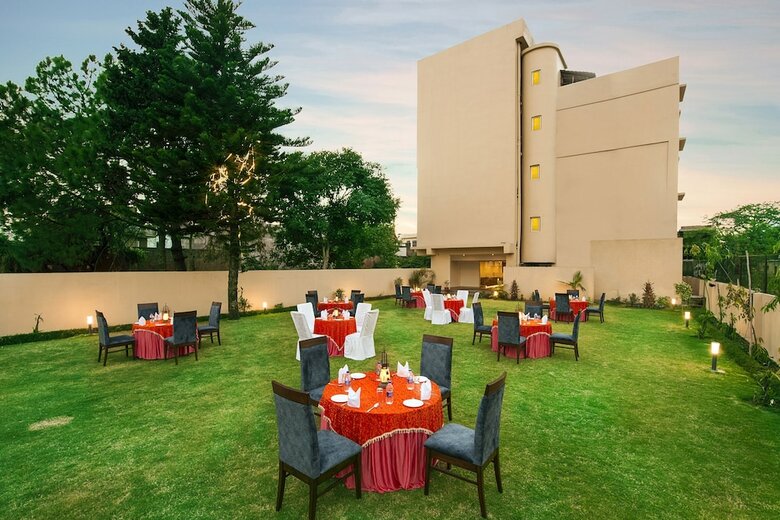 Hotel Clarks Inn Suites Katra