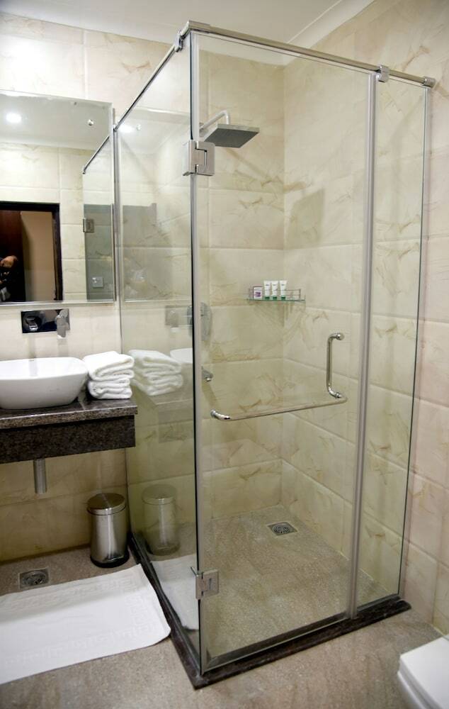 Hotel Clarks Inn Suites Katra