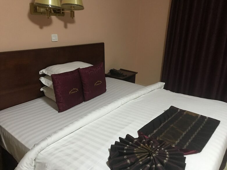 Hotel Akroma Plaza