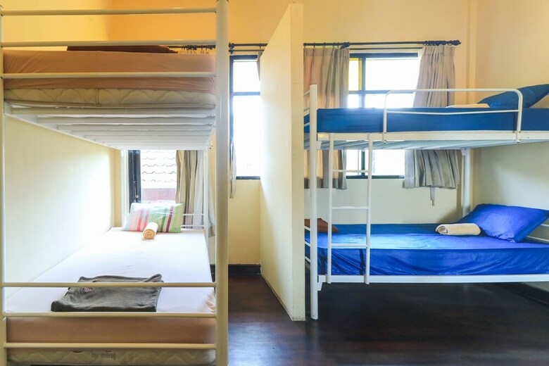Hostal Legong Dormitory