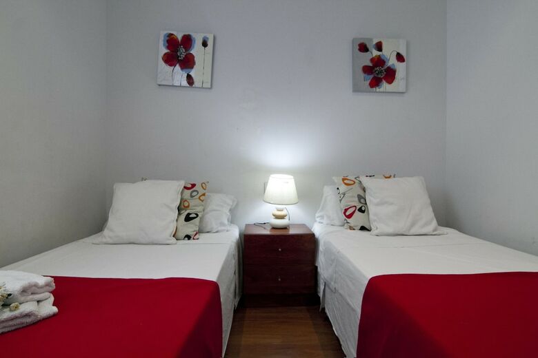 Apartamentos Pompeu Bajos