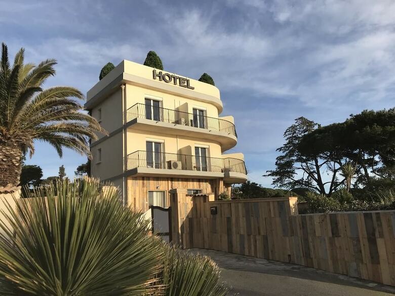 Hotel H�tel Almanarre Plage