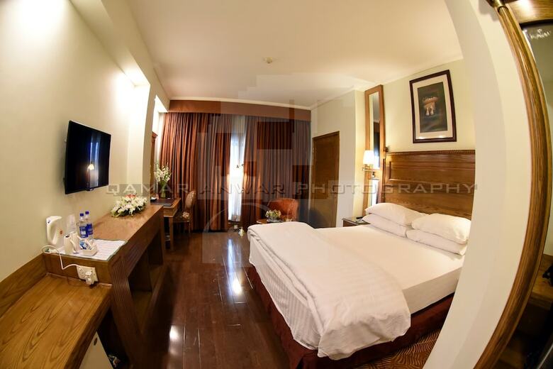 Hotel Crown Plaza