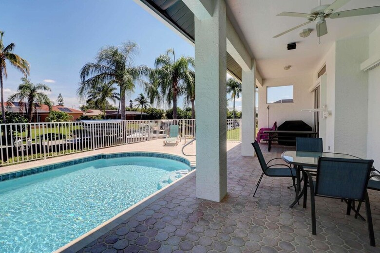 Se Cape Coral Gulf Access Vacation Pool Home