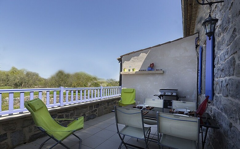 Mas de Guilhaumon C�t� Hameau