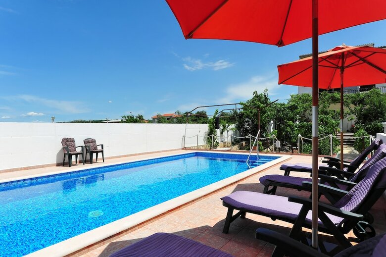 Villa Velin Apartments