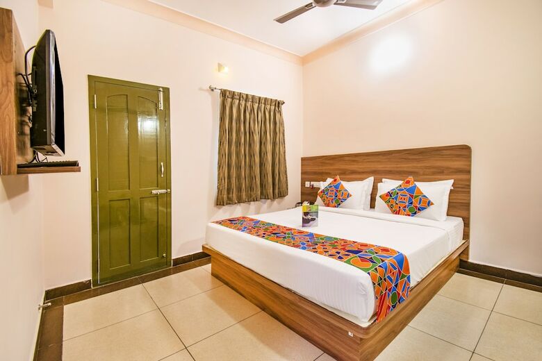 Hotel Fabexpress Radha Regent