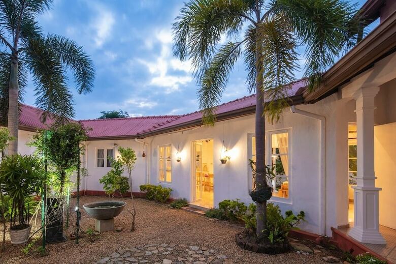 Hotel White Villa